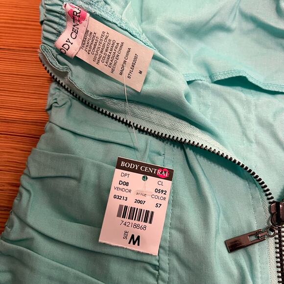 Body Central Strapless Ruffle Top M NWT - Picture 3 of 4